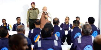 കുവൈറ്റിലെ ഗൾഫ് സ്പിക് ലേബർ ക്യാമ്പിൽ ഇന്ത്യൻ തൊഴിലാളികളെ പ്രധാനമന്ത്രി മോദി സന്ദർശിച്ചു