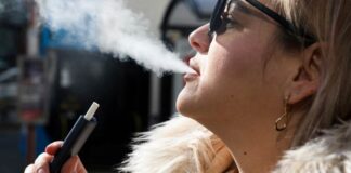 കുവൈത്തിൽ ഇലക്ട്രോണിക് സിഗരറ്റ് ഉപയോഗിക്കുന്നവരുടെ എണ്ണം പെരുകുന്നു; മുന്നറിയിപ്പ്