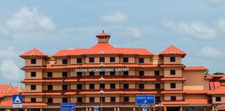 പൈലറ്റിൻ്റെ ഡ്യൂട്ടി സമയം കഴിഞ്ഞു; മലേഷ്യൻ യാത്രക്കാർ നെടുമ്പാശ്ശേരി വിമാനത്താവളത്തിൽ കുടുങ്ങി