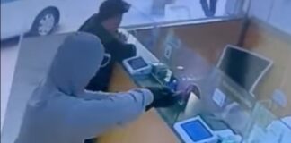 മെഹ്ബൂല എക്സ്ചേഞ്ച് കവർച്ച കേസിൽ മോഷ്ടിച്ച പണവും കളിപ്പാട്ട പിസ്റ്റളും കണ്ടെടുത്തു